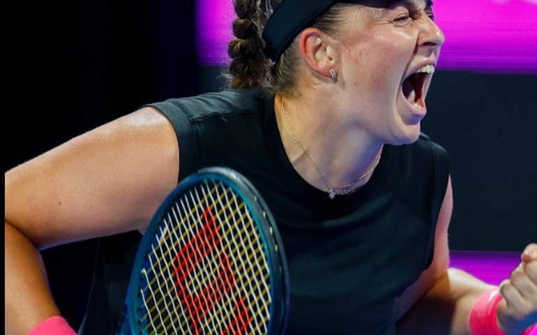 Ostapenko celebra título no saibro após oito anos e Sabalenka amarga o 4º vice em Stuttgart