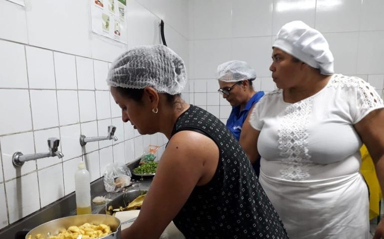 Setor de Nutrição da Semed faz novo cardápio para alunos do Ejai
