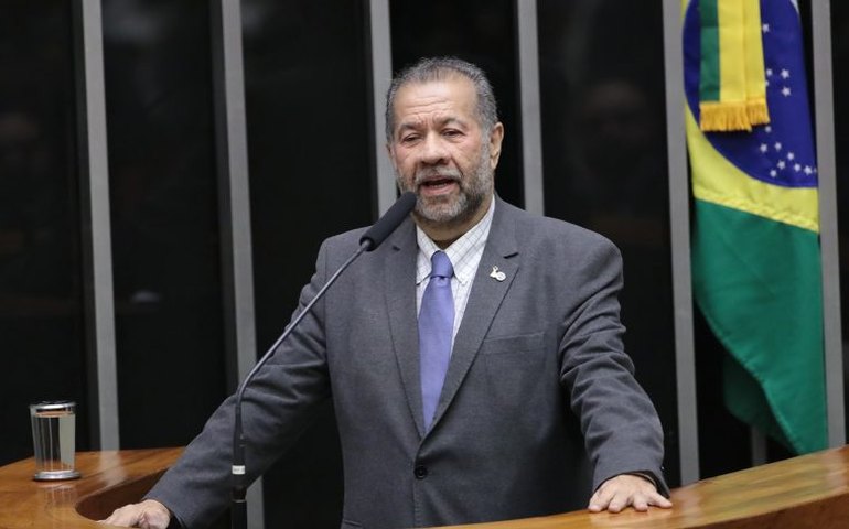 Oito em cada dez brasileiros dizem que Lupi deveria ser demitido, diz pesquisa AtlasIntel