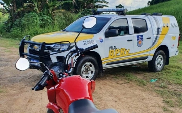 PM flagra homem conduzindo uma motocicleta adulterada no Centro de Palmeira dos Índios.