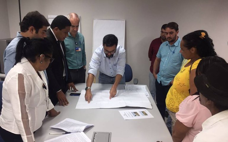 Prefeito Júlio Cezar assina contrato que garante drenagem, pavimentação e sinalização no Xucurus