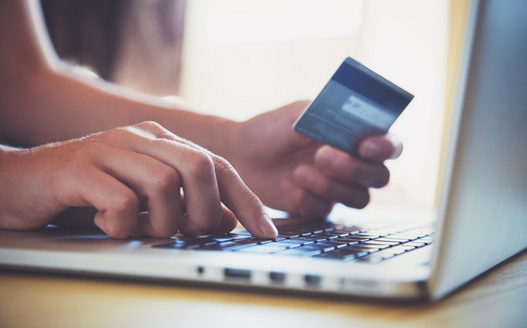 Consumidores aproveitam Black Friday para investir na educação