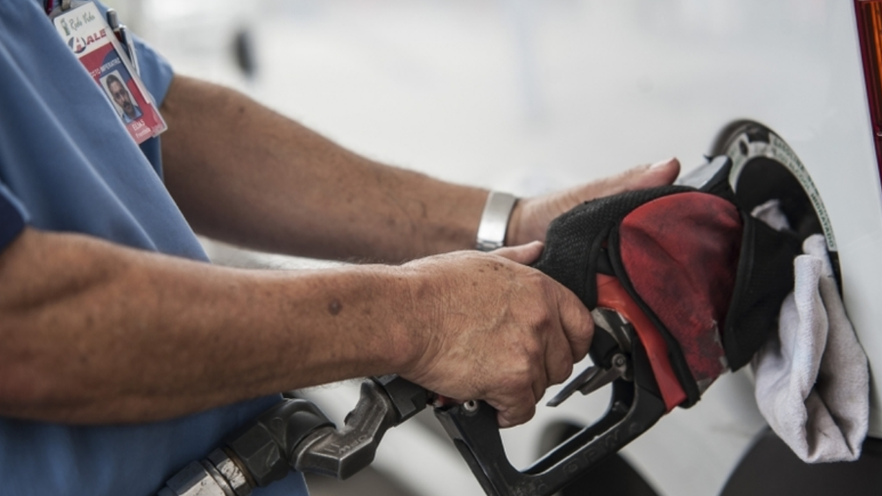 Gasolina e diesel ficaram mais baratos a partir deste sábado (29)