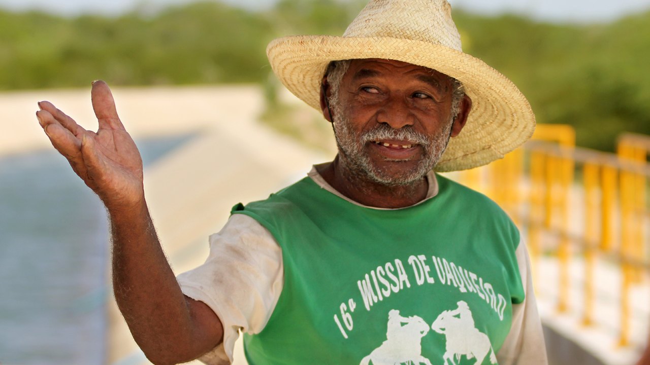 “Pensei que ia morrer sem ver água na minha terra”, diz agricultor beneficiado pelo Canal do Sertão