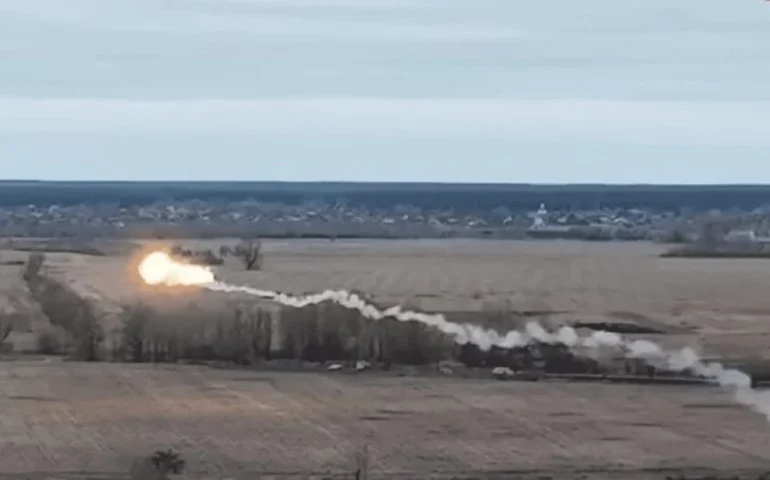 Vídeo mostra ataque aéreo da Ucrânia que eliminou dezenas de soldados russos