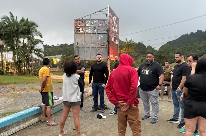Thiago Prado conhece modelo de atendimento a moradores de rua com dependência química, em Blumenau