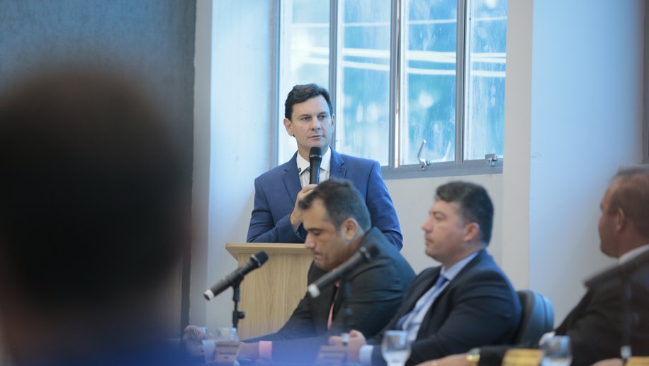 Prefeito Marcelo Beltrão destaca parceria com o Poder Legislativo durante Sessão Solene na Câmara Municipal
