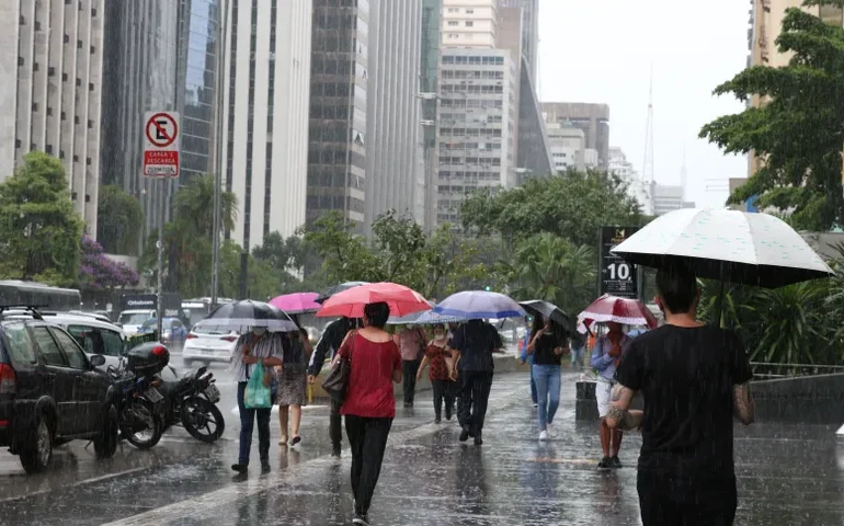 Defesa Civil de SP emite alerta para temporais e quedas de temperatura
