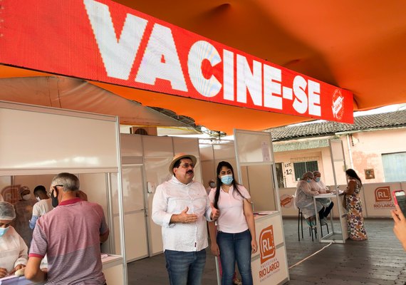 Prefeito Gilberto Gonçalves acompanhou o início da vacinação de novos grupos prioritários em Rio Largo