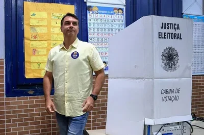 Flávio recua e retira trecho da carta onde se declarou presidente do Brasil