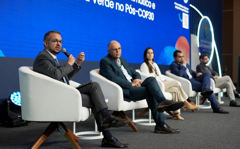 Presidente da Casal representa Alagoas em seminário nacional sobre o futuro do setor