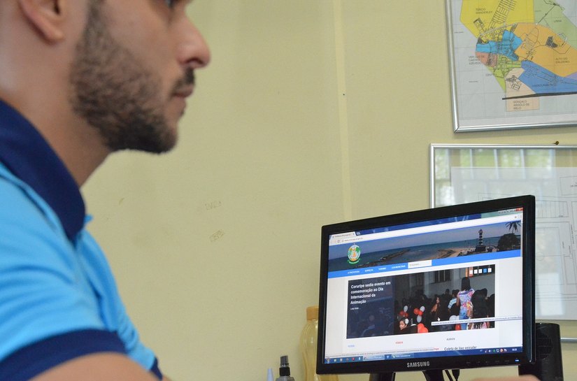 Secom de Coruripe realiza configuração nos computadores da prefeitura