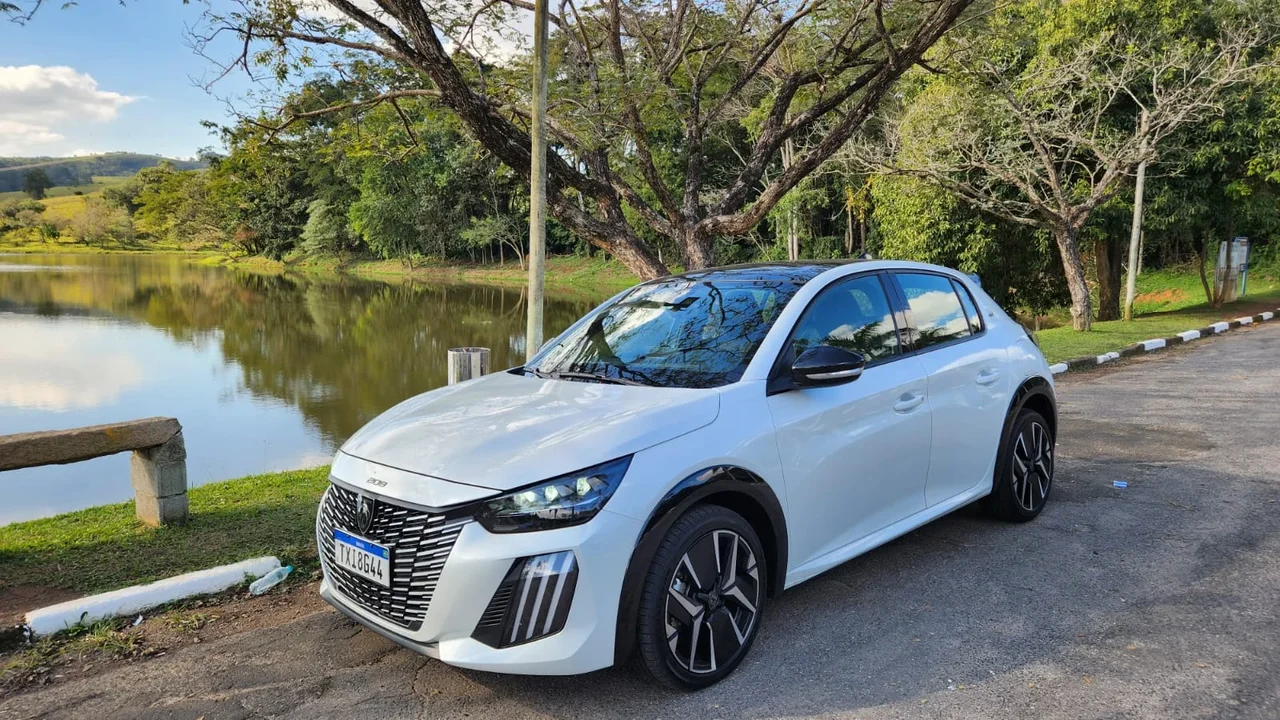 Peugeot 208 2026 tem conjunto de soluções voltadas ao uso cotidiano