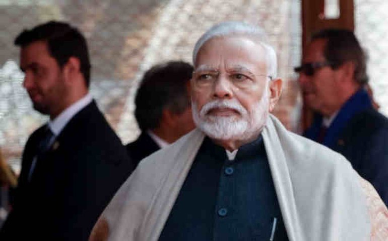 Primeiro-ministro indiano Narendra Modi clama vitória nas eleições