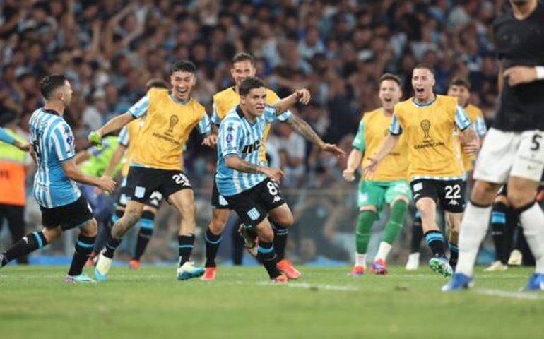 Corinthians sofre virada em 16 minutos, perde para o Racing e está fora da Sul-Americana