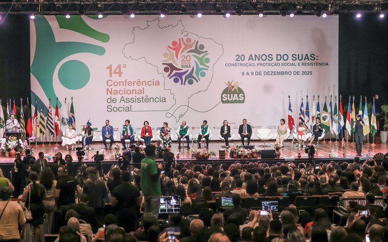 Lula propõe reunião dos Poderes para tratar de feminicídio