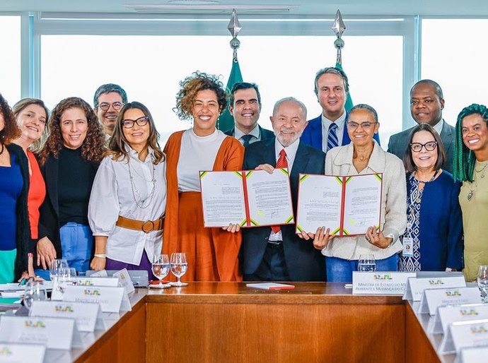Presidente Lula sanciona lei que amplia prazos para pais e mães acadêmicos