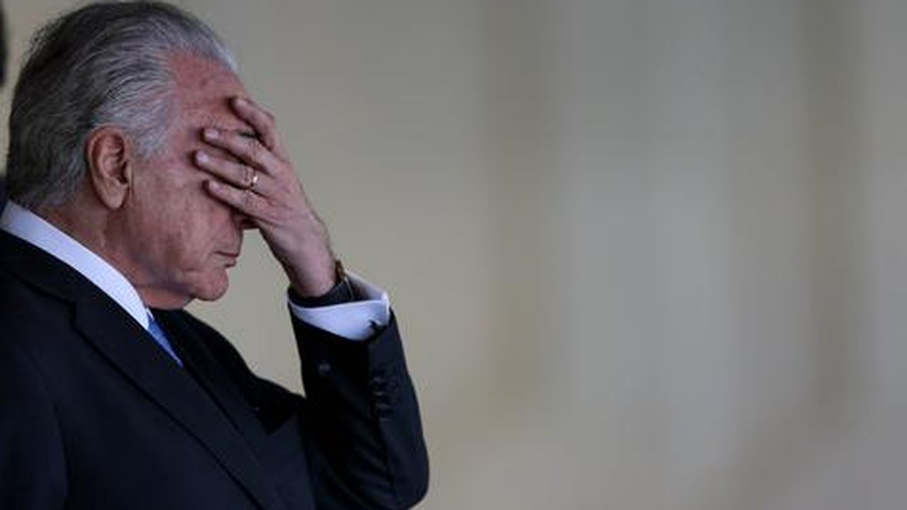 Temer fica sem aposentadoria por não provar que está vivo