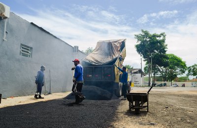 Prefeitura pavimenta o entorno do terminal do Paraíso do Horto