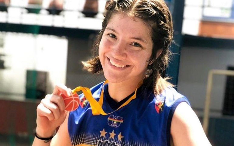 Time de basquete realiza rifa em prol de atleta da equipe