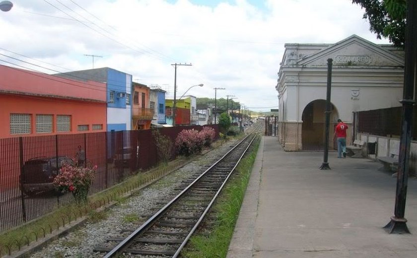 Alunos são estimulados a conhecer a importância da ferrovia em Rio Largo com exposição de trabalhos escolares na estação da cidade