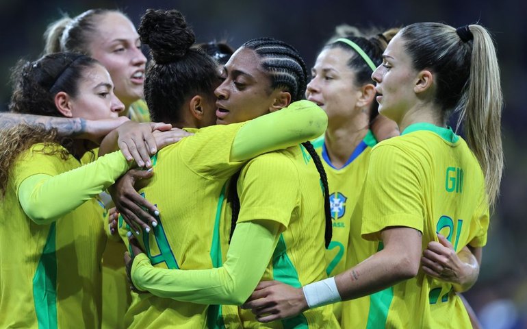 Seleção feminina encara Estados Unidos esta noite em São Paulo