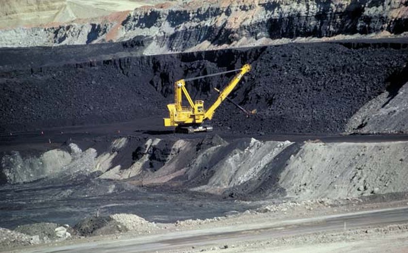 Comissão chinesa estuda intervir nos preços do carvão com respeito às leis locais