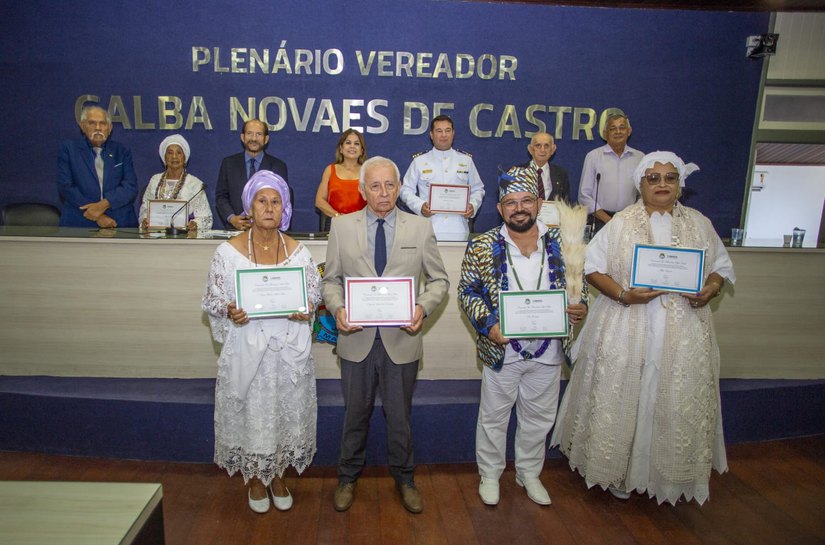 Vereador Dr. Cleber Costa, homenageou oito personalidades com a entrega da Comenda Tia Marcelina