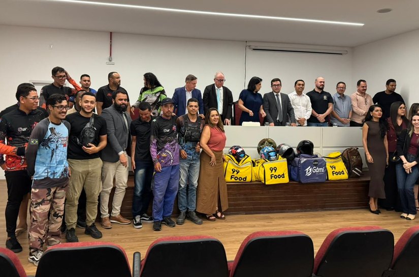 Vereador David do Emprego participa de audiência que discute Ponto de Apoio para entregadores e motoristas por app