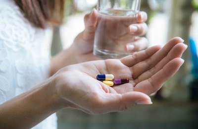 Brasileiros ainda desconhecem perigos da automedicação