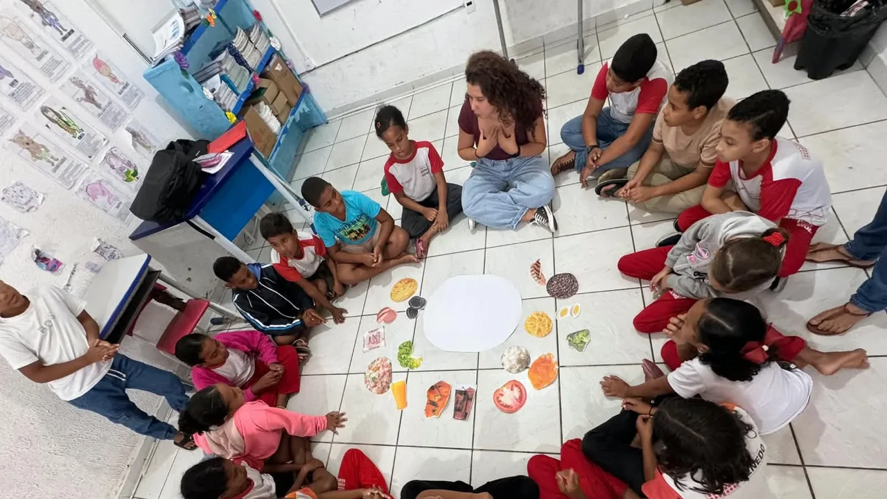 Prefeitura de Penedo orienta estudantes da Escola Rotary sobre alimentação saudável