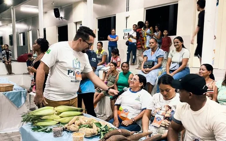 Feira de Profissões da EJA destaca a presença da Matemática no cotidiano