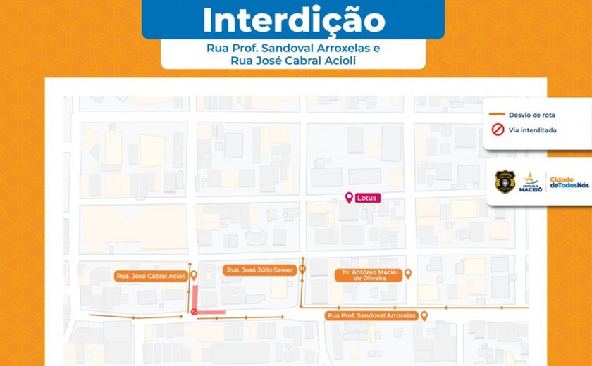 Cruzamento na Rua Sandoval Arroxelas é interditado para limpeza na rede de esgoto, nesta terça (10)