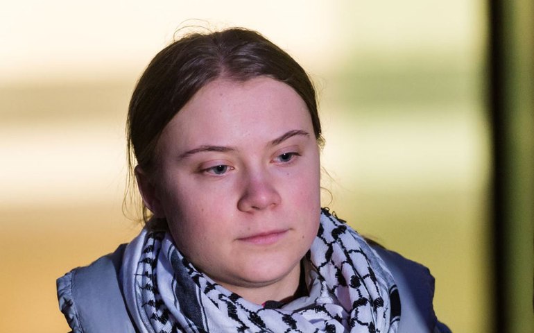 Ativista Greta Thumberg é detida durante protesto em Haia, na Holanda