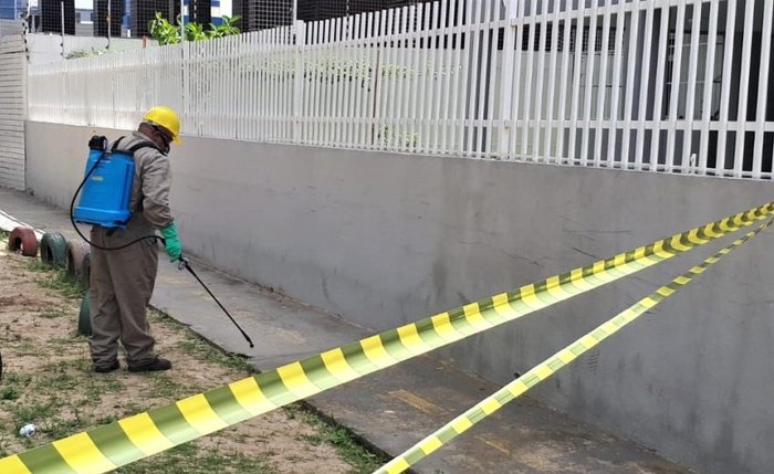 Praça é interditada durante aplicação de barreira química. Foto: Ascom SMS