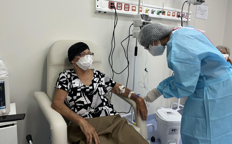 Histórias de superação marcam o encerramento do Outubro Rosa no Hospital Metropolitano