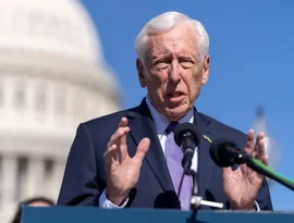 O deputado Steny Hoyer, o democrata com o mandato mais longo na Câmara dos Representantes, se aposentará ao final de seu mandato.