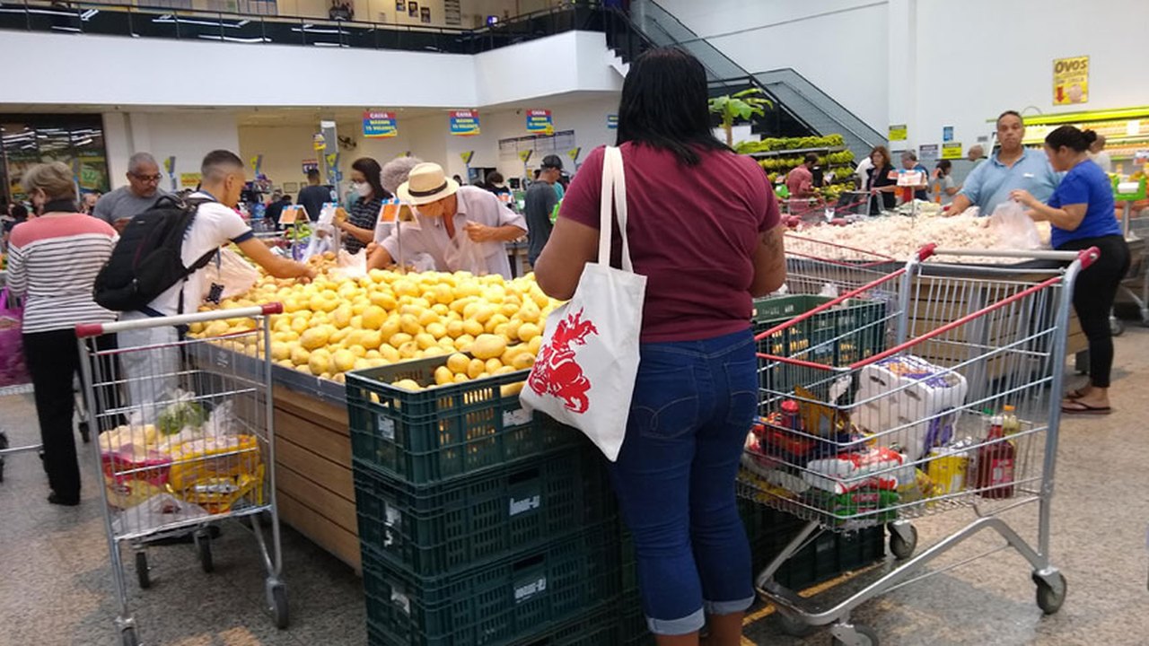 Em AL, vendas do comércio desaceleram para -1% em fevereiro