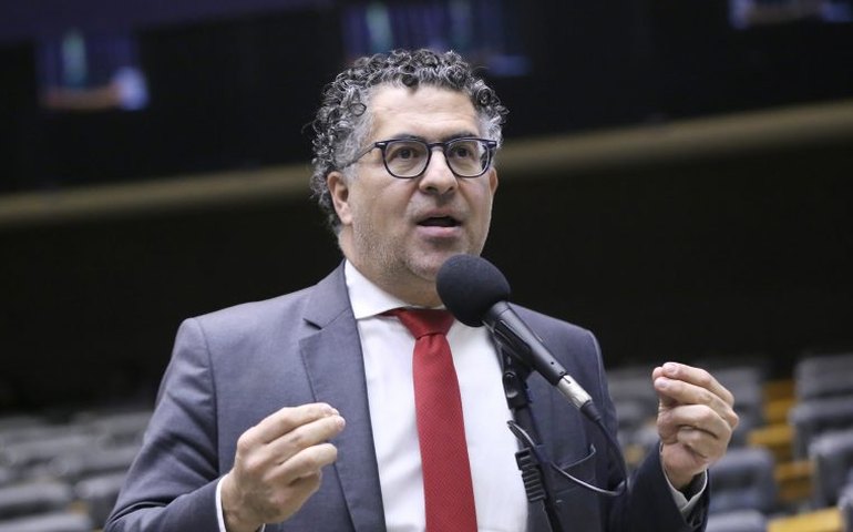 Câmara aprova projeto que destina parte de multas à formação de motoristas de baixa renda