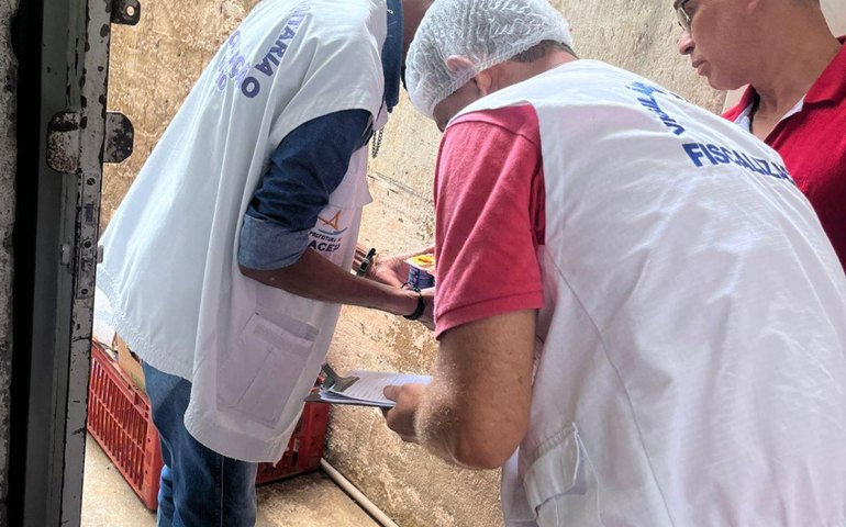 Vigilância Sanitária apreende 350 kg de produtos estragados na parte alta de Maceió