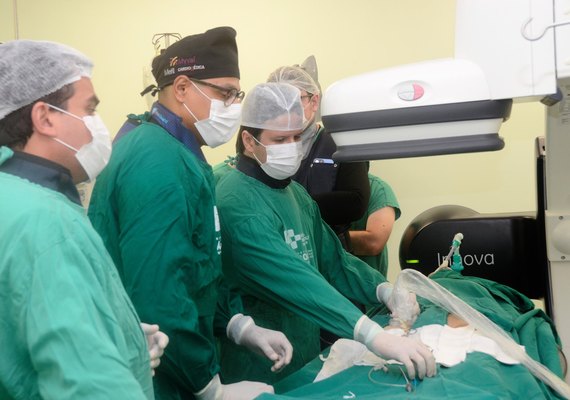 Hospital do Coração Alagoano realiza primeira cirurgia de implante de válvula aórtico transcateter