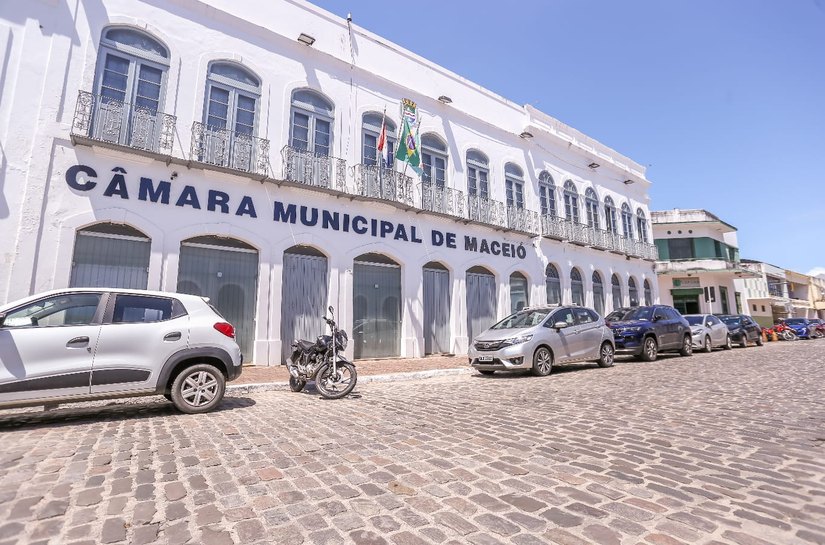 Mesa diretora conclui negociação e compra prédio sede da Câmara de Maceió no bairro de Jaraguá