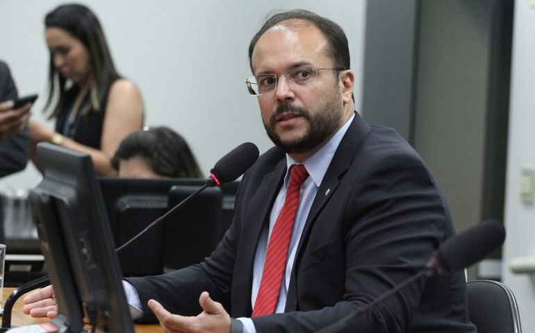 Comissão aprova abatimento no Fies para graduado em direito que atuar na defensoria pública