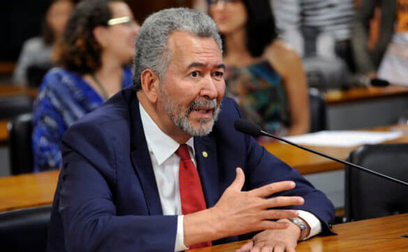 Julgamento que pode cassar mandato de Paulão é suspenso no TRE/AL