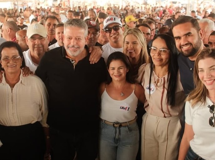 Piranhas promove grande manifestação de apoio a Arthur Lira e confirma ex-presidente da Câmara como candidato do Sertão ao Senado