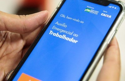 Nascidos em abril podem sacar primeira parcela de auxílio hoje