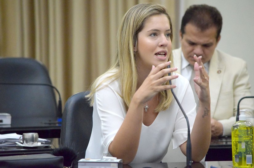 Deputada Cibele Moura defende que repasse de auxílio-merenda a estudantes seja feito imediatamente