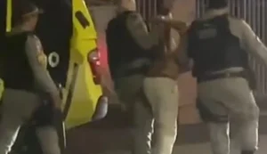Suspeito foi detido por policiais