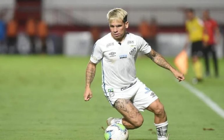 Soteldo se irrita com torcedores após vaias na Vila: ‘Se querem falar, que falem’