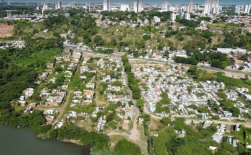 Equipes passam a madrugada monitorando mina com risco iminente de colapso, no Mutange